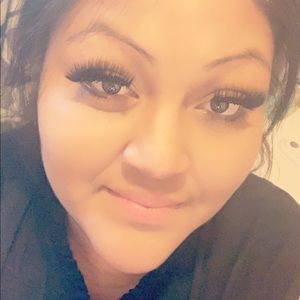 Meet your Posher, Claudia